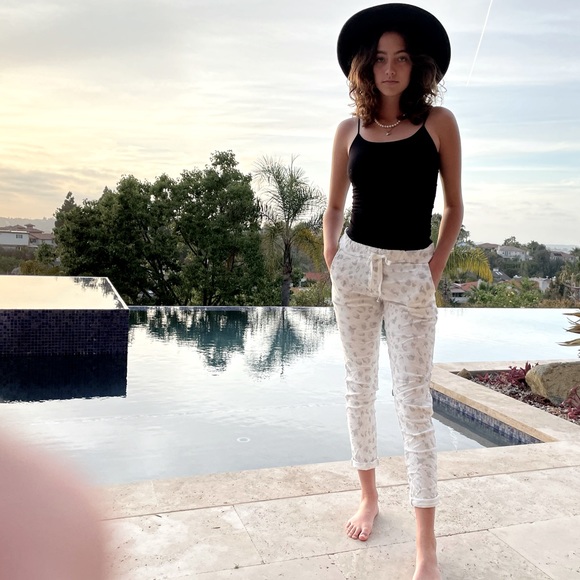 White and gray leopard joggers - Picture 3 of 6